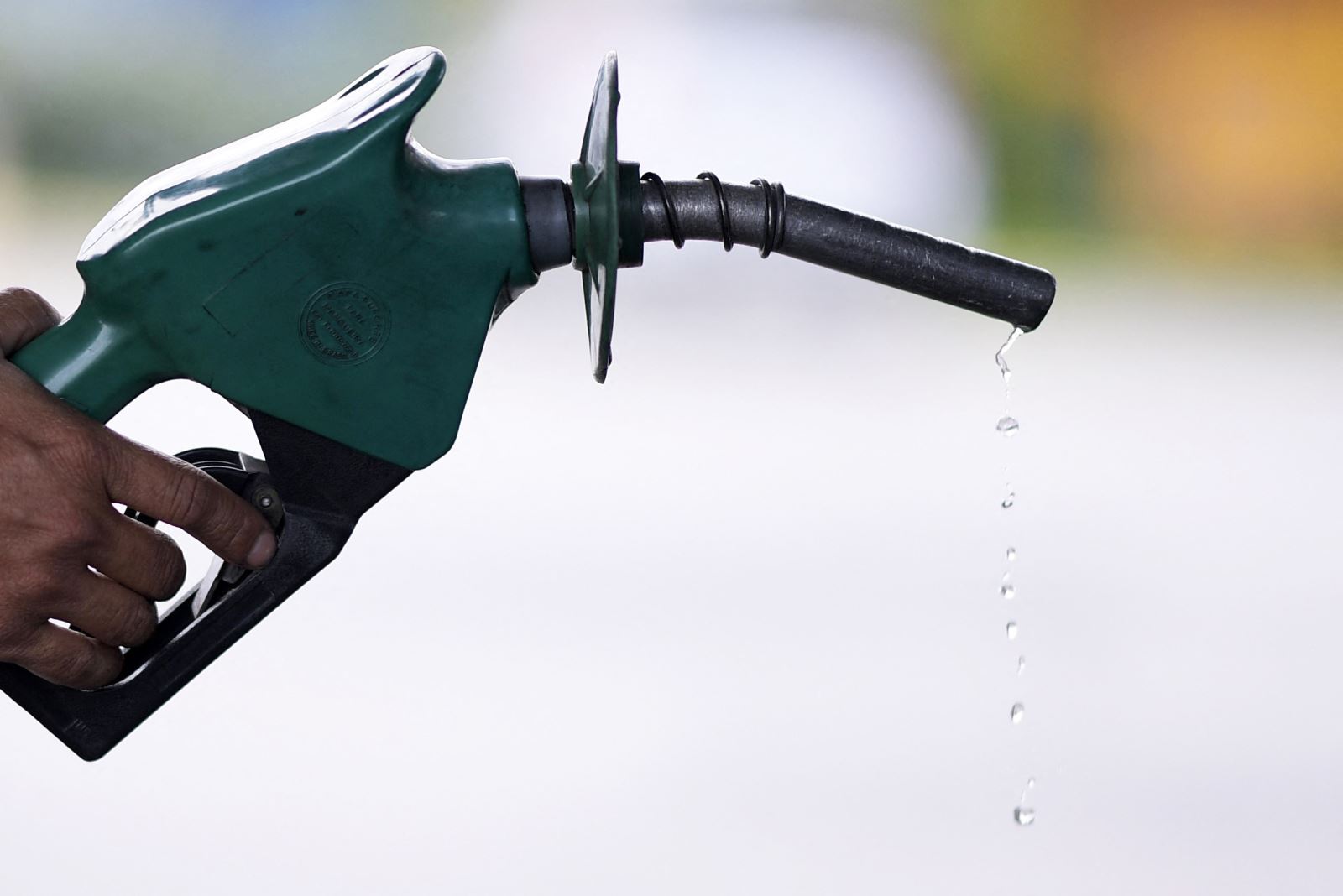 Nguy cơ dư cung khiến giá dầu thế giới ghi nhận tuần giảm thứ hai liên tiếp