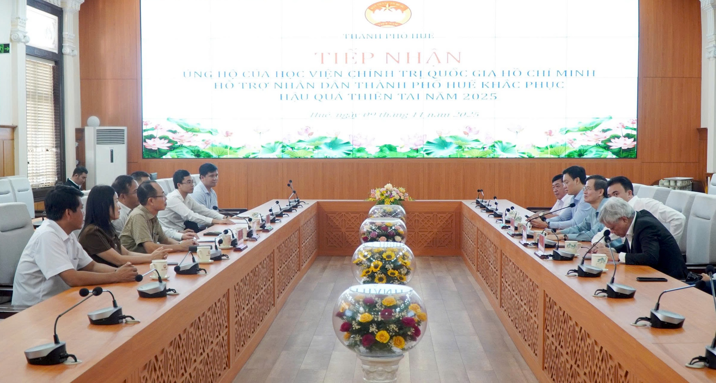 Học viện Chính trị Quốc gia Hồ Chí Minh hỗ trợ thành phố Huế khắc phục hậu quả do mưa lũ