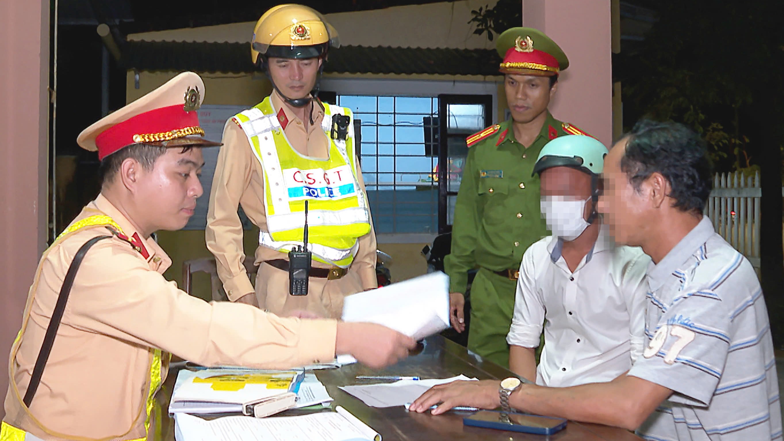 Xử lý 280 trường hợp vi phạm giao thông trong ngày đầu ra quân cao điểm