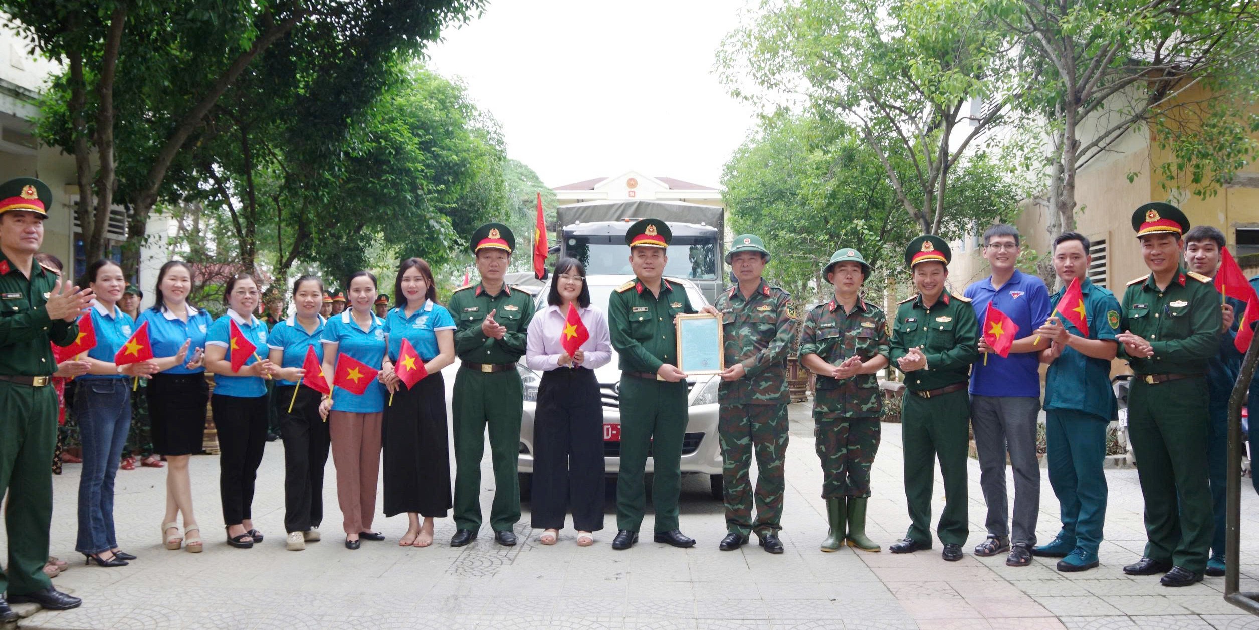 Cán bộ, chiến sĩ Sư đoàn 968 hoàn thành nhiệm vụ khắc phục hậu quả mưa lũ