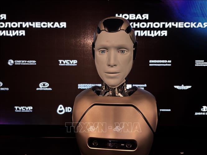 Nga trình làng robot AI hình người đầu tiên