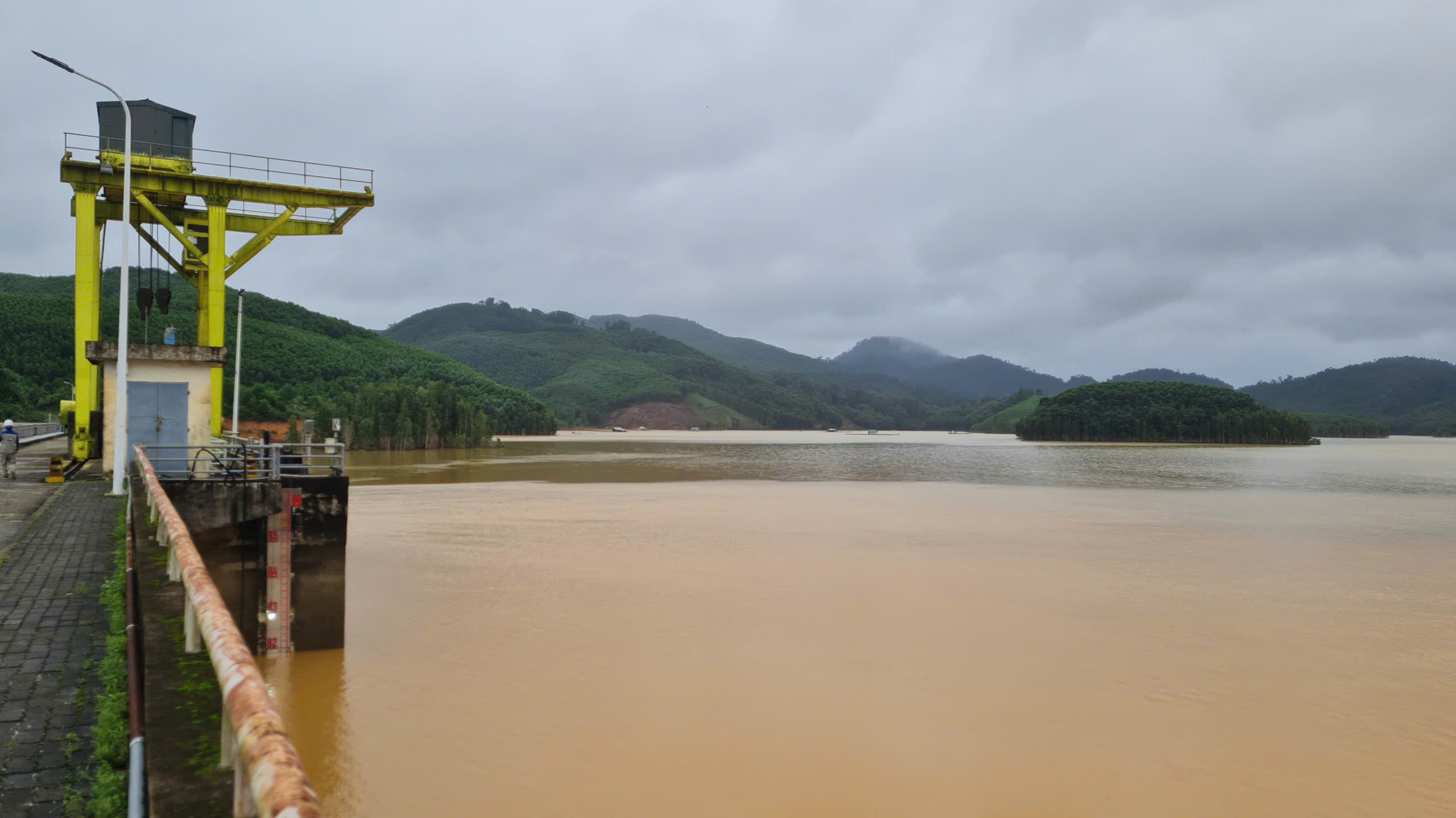 Điều tiết các hồ chứa nước để ứng phó với mưa lớn