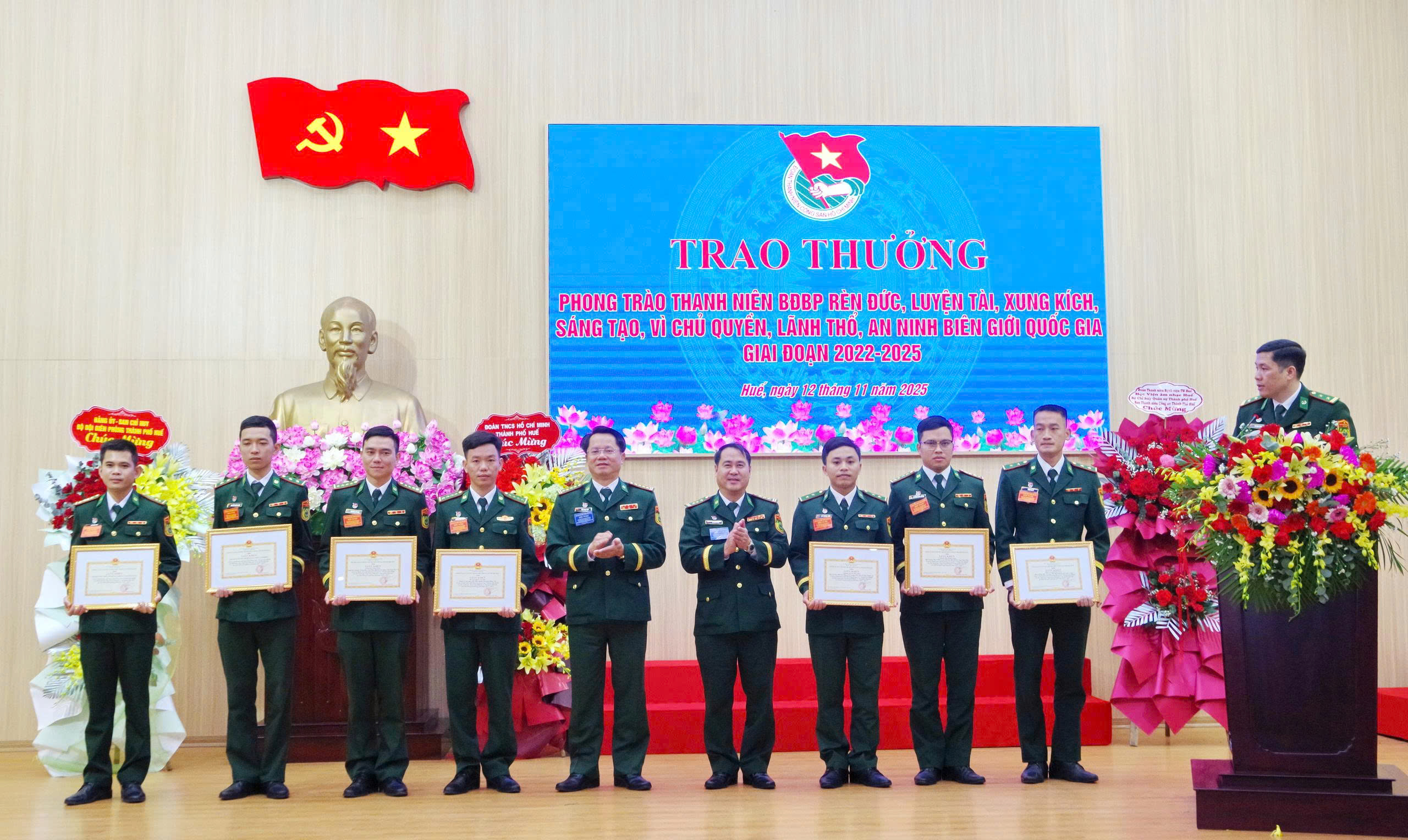 Tuyên dương “gương mặt trẻ tiêu biểu - gương mặt trẻ triển vọng”