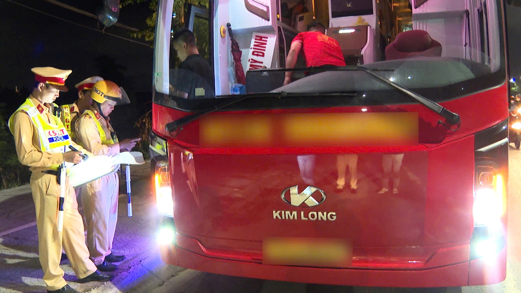 Xử lý hơn 20 xe khách “trá hình” núp bóng hợp đồng, du lịch trong đợt ra quân