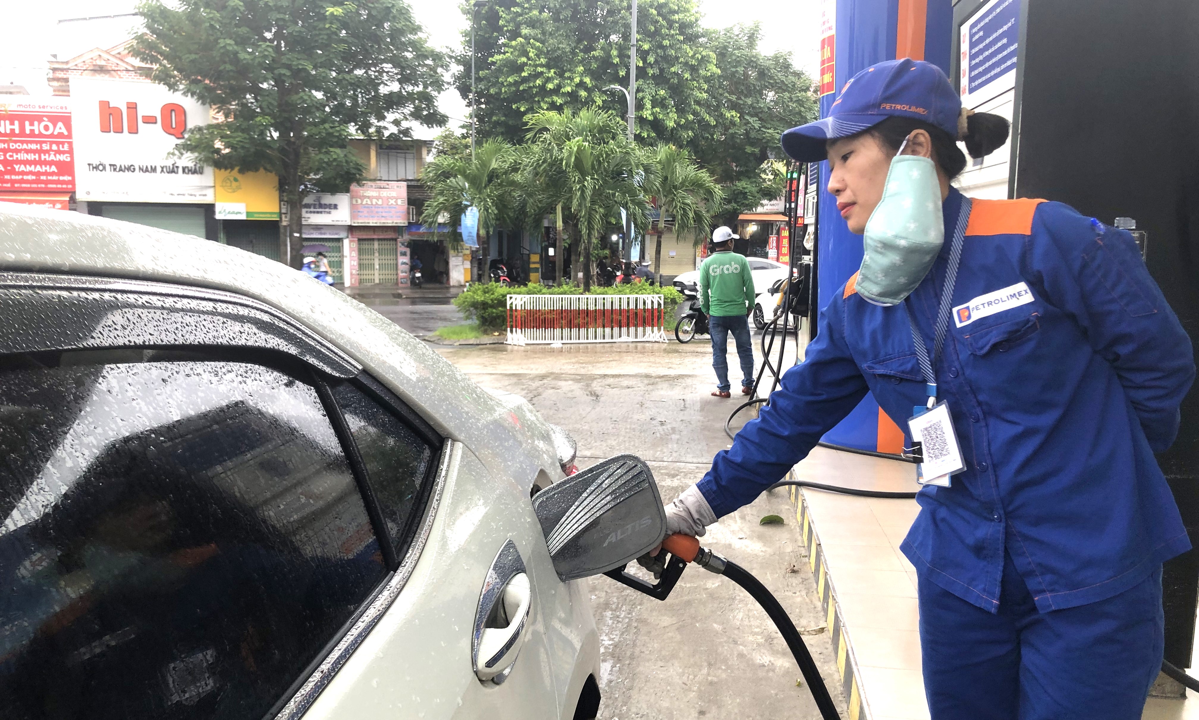 Giá xăng dầu đồng loạt tăng vào chiều 13 11