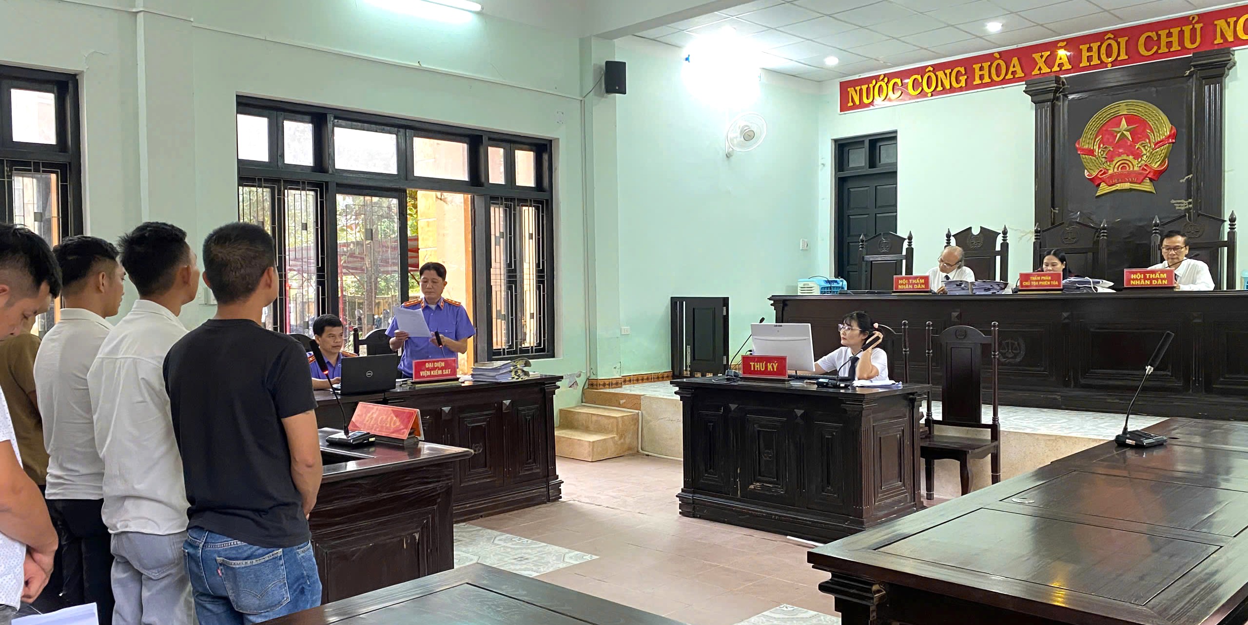 8 bị cáo nhận án vì tham gia đường dây cá độ bóng đá hàng chục tỷ đồng