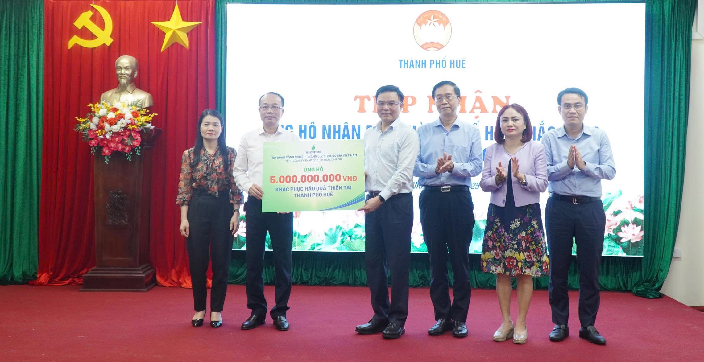 Nhiều tổ chức, doanh nghiệp hỗ trợ Huế khắc phục hậu quả thiên tai