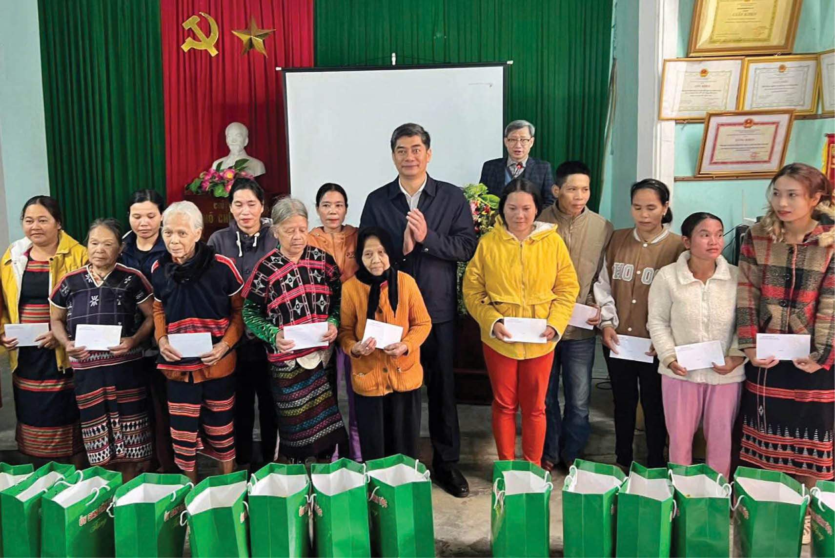 Thắp sáng niềm tin nơi biên giới