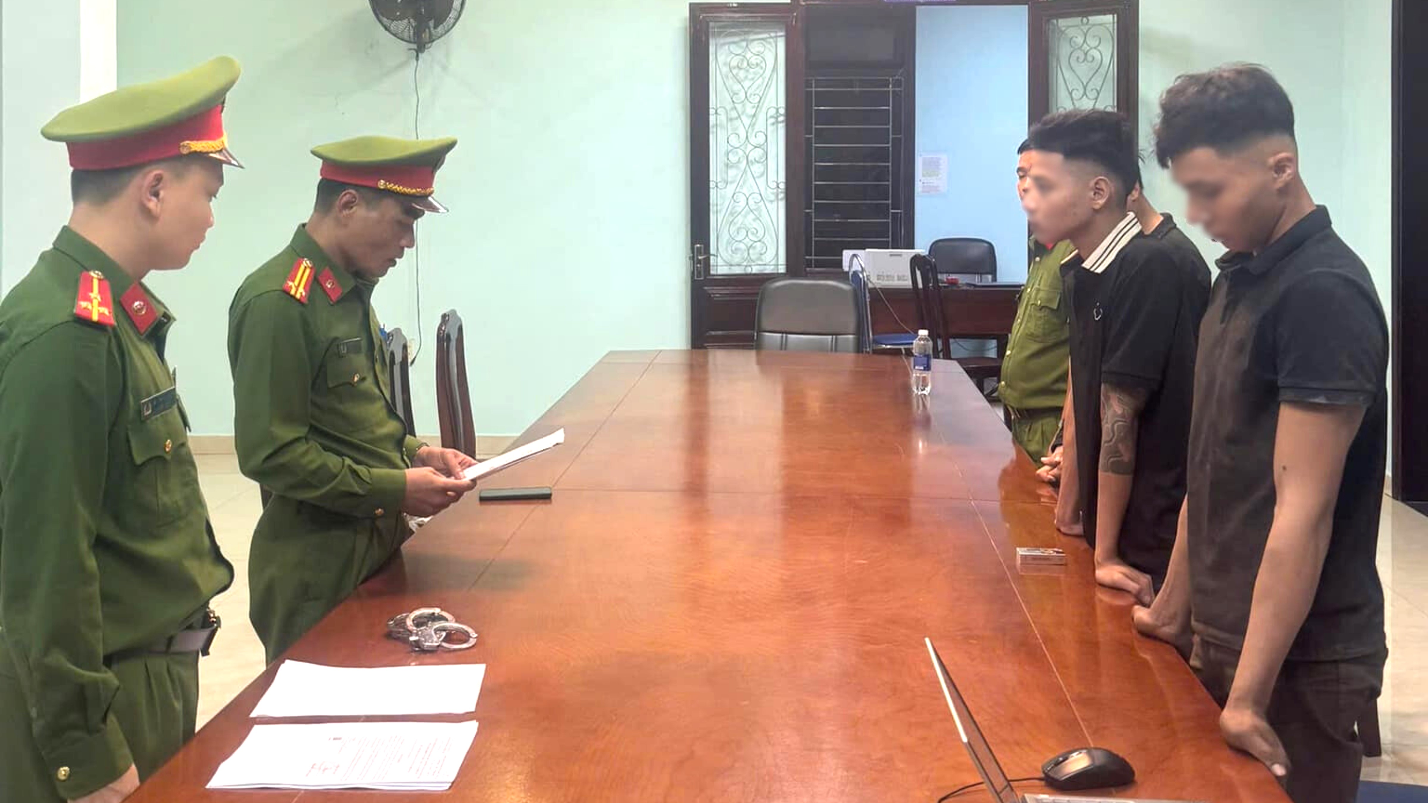 Bắt 3 đối tượng trộm thép trên công trình cao tốc La Sơn - Hòa Liên