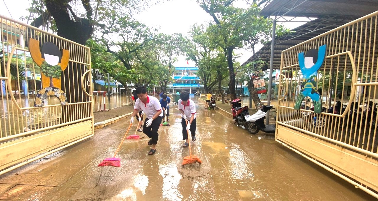 Các trường ở vùng bị ảnh hưởng cho học sinh nghỉ học ngày 17 11