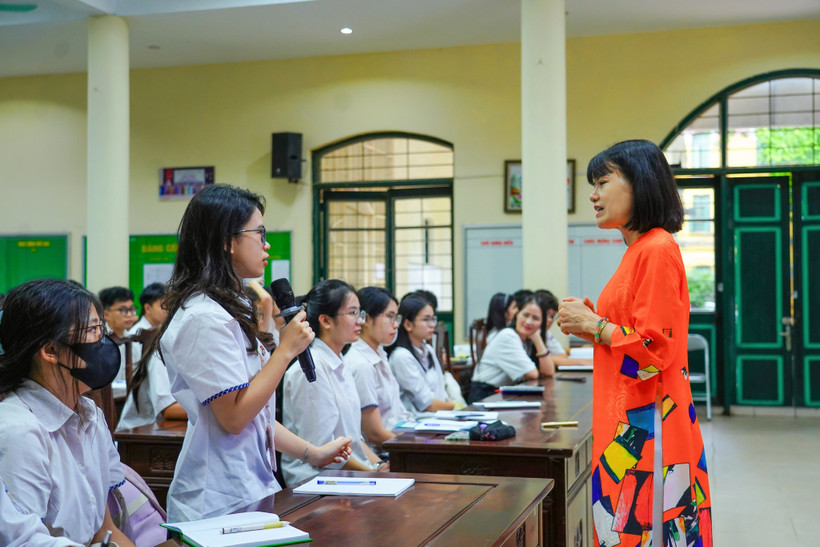 Bộ trưởng Bộ Giáo dục và Đào tạo thông tin lộ trình tăng phụ cấp ưu đãi của giáo viên