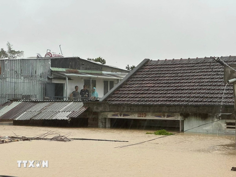 Mưa lũ gây nhiều thiệt hại về tài sản, làm 15 người chết, mất tích