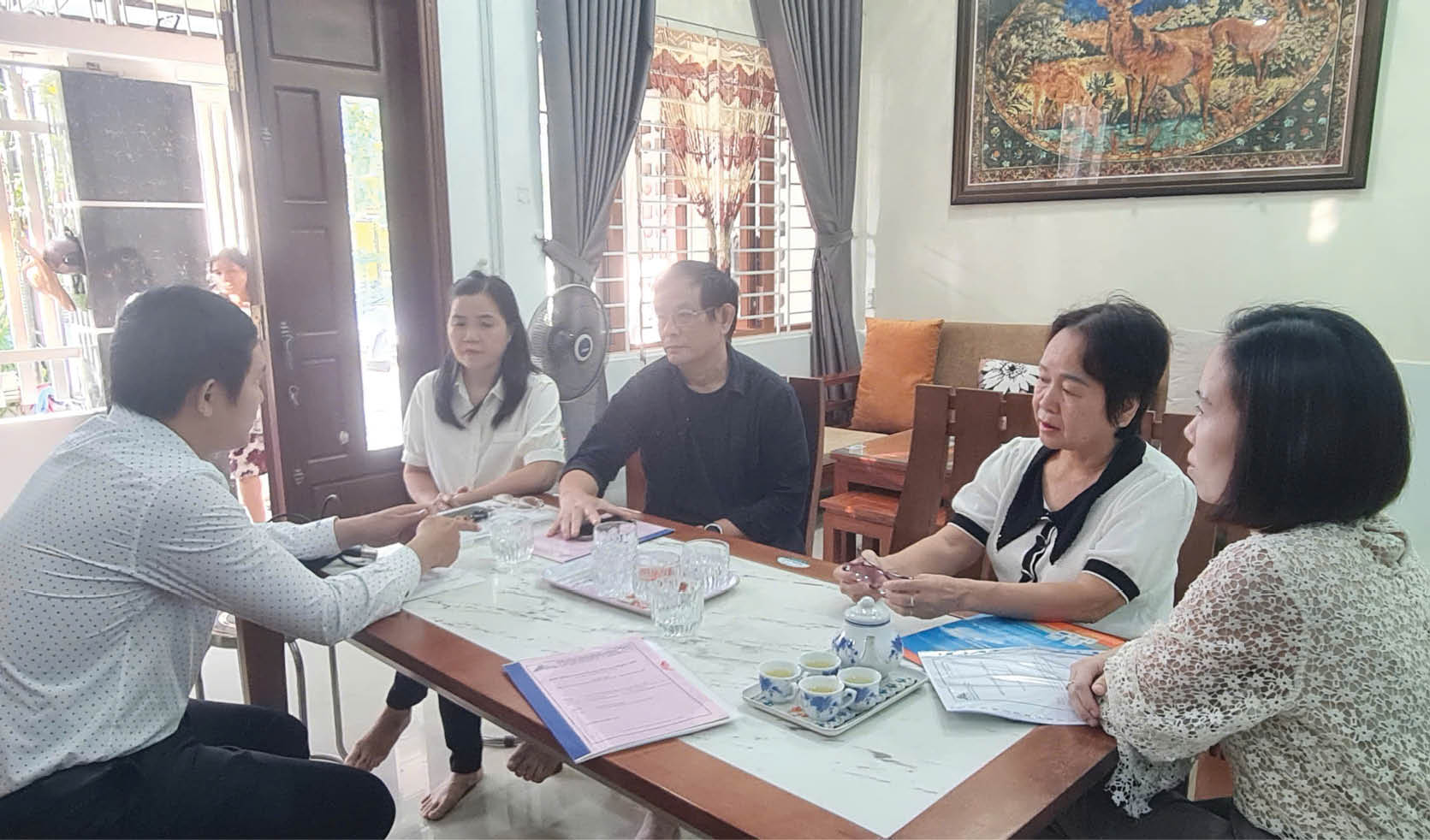 Cấp Giấy chứng nhận quyền sử dụng đất cho một số hộ dân Đông Nam Thủy An Hoàn thành trước tết Nguyên đán