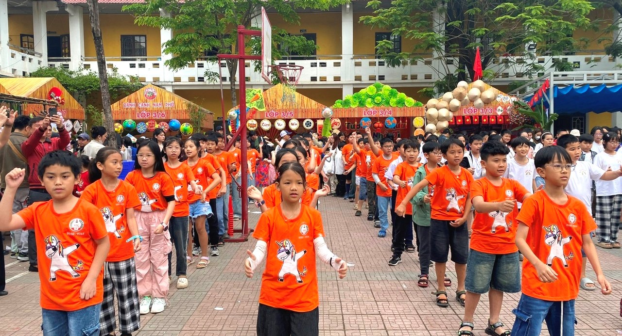 Thủ tướng Chính phủ tặng Bằng khen cho 2 trường học và 7 nhà giáo