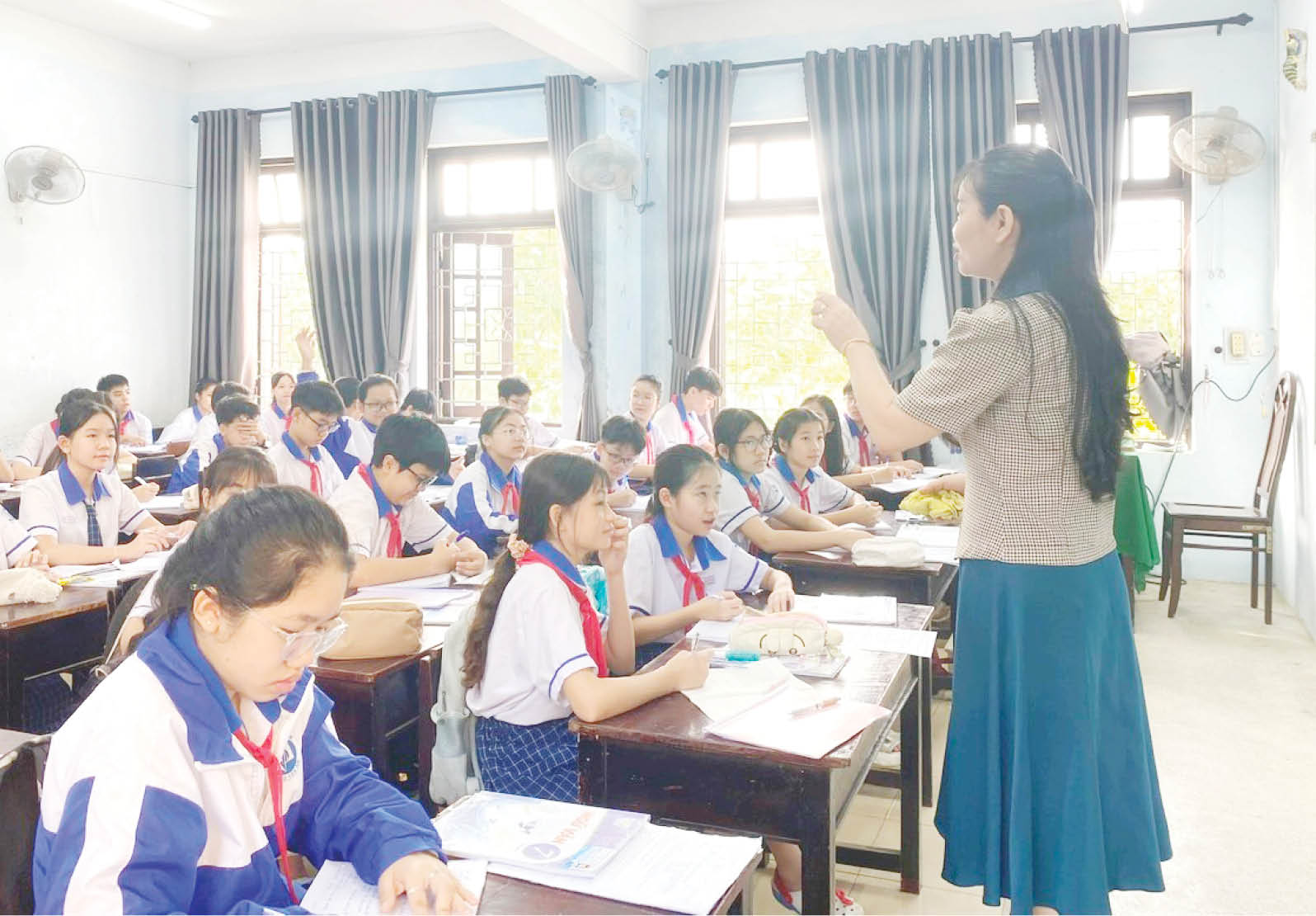 Ngành giáo dục dồn sức đi qua lũ