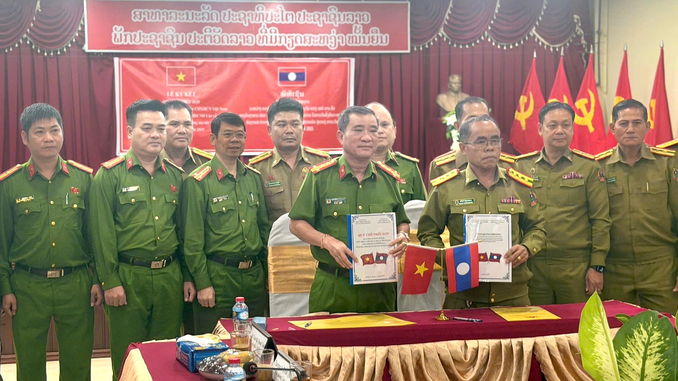 Phối hợp phòng, chống ma túy trên tuyến biên giới Việt Nam - Lào