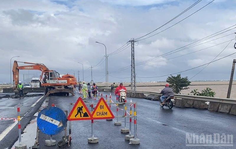 Vẫn còn 12 vị trí sạt lở, tắc đường, ngập nước trên các tuyến quốc lộ