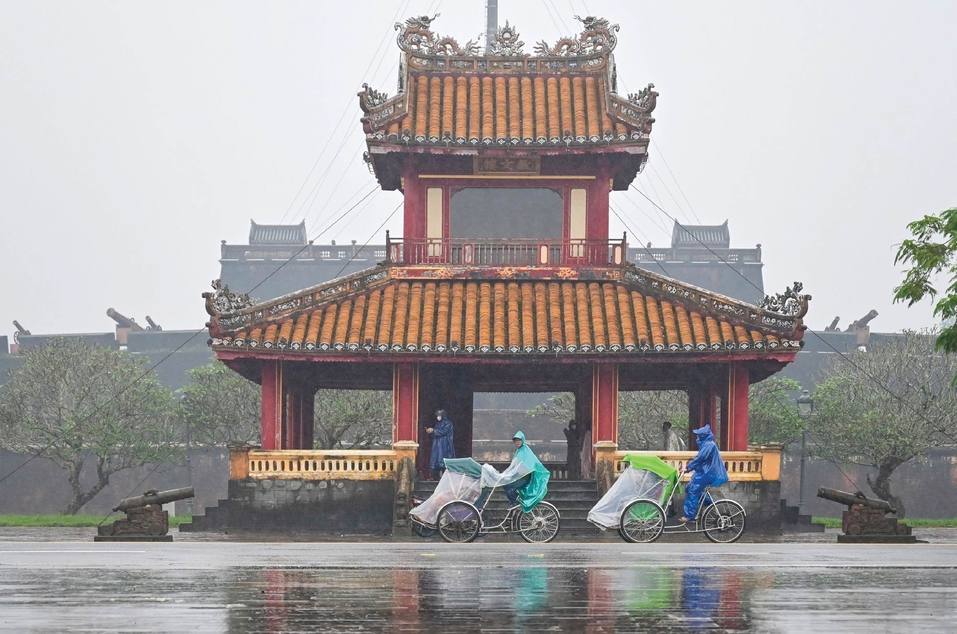 Di tích Huế ngày mưa