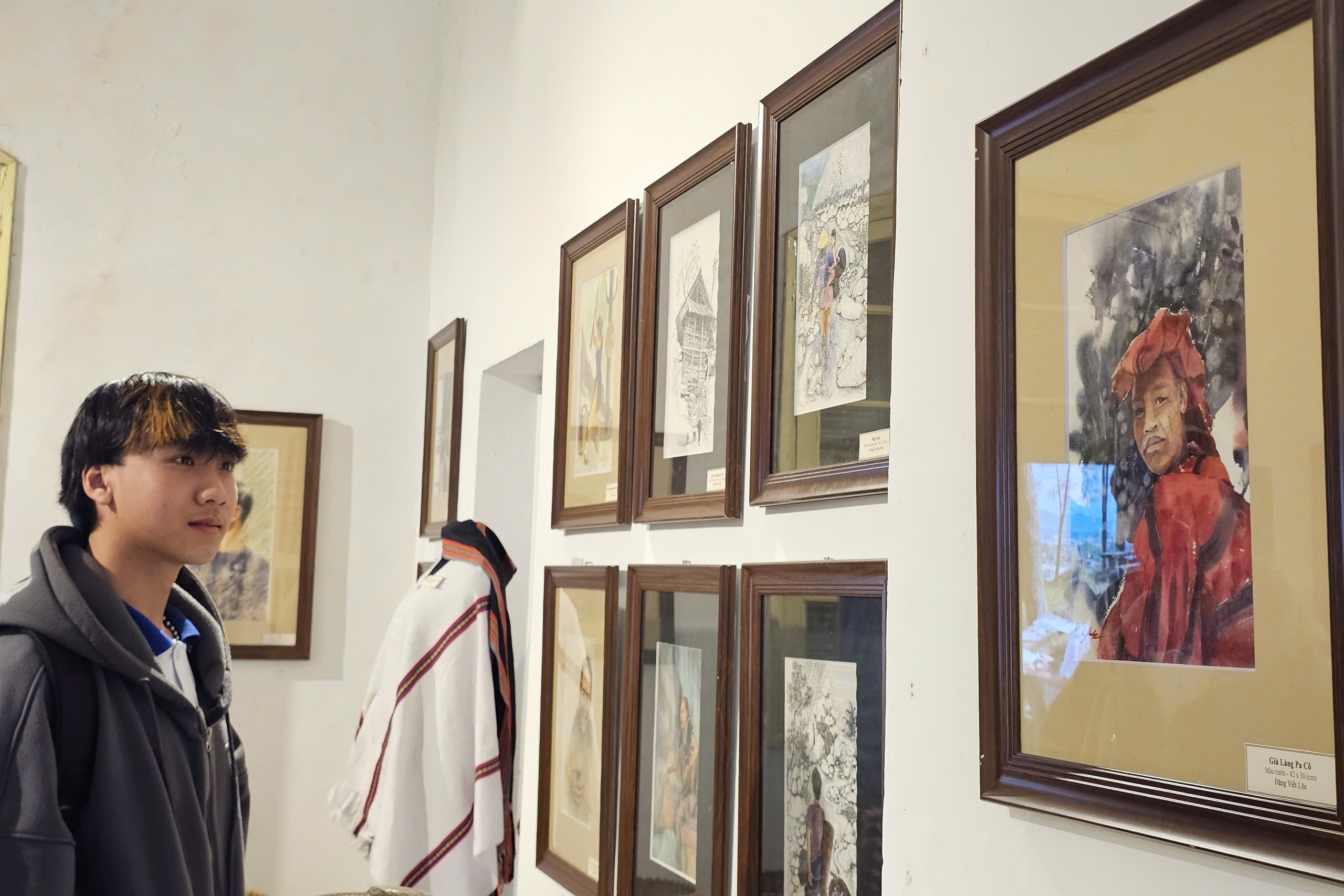 Cảnh sắc, văn hóa A Lưới lên tranh ký họa