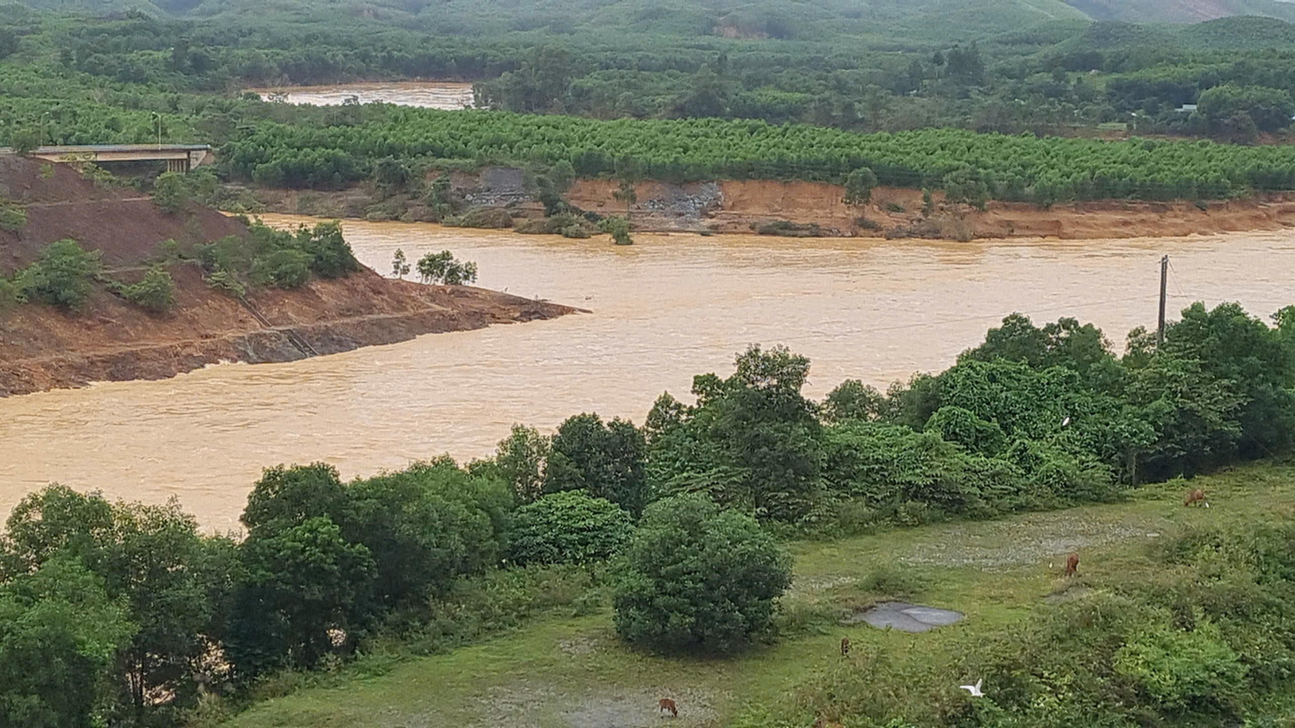 ​

Điều tiết nước hồ chứa Tả Trạch ứng phó với mưa lớn