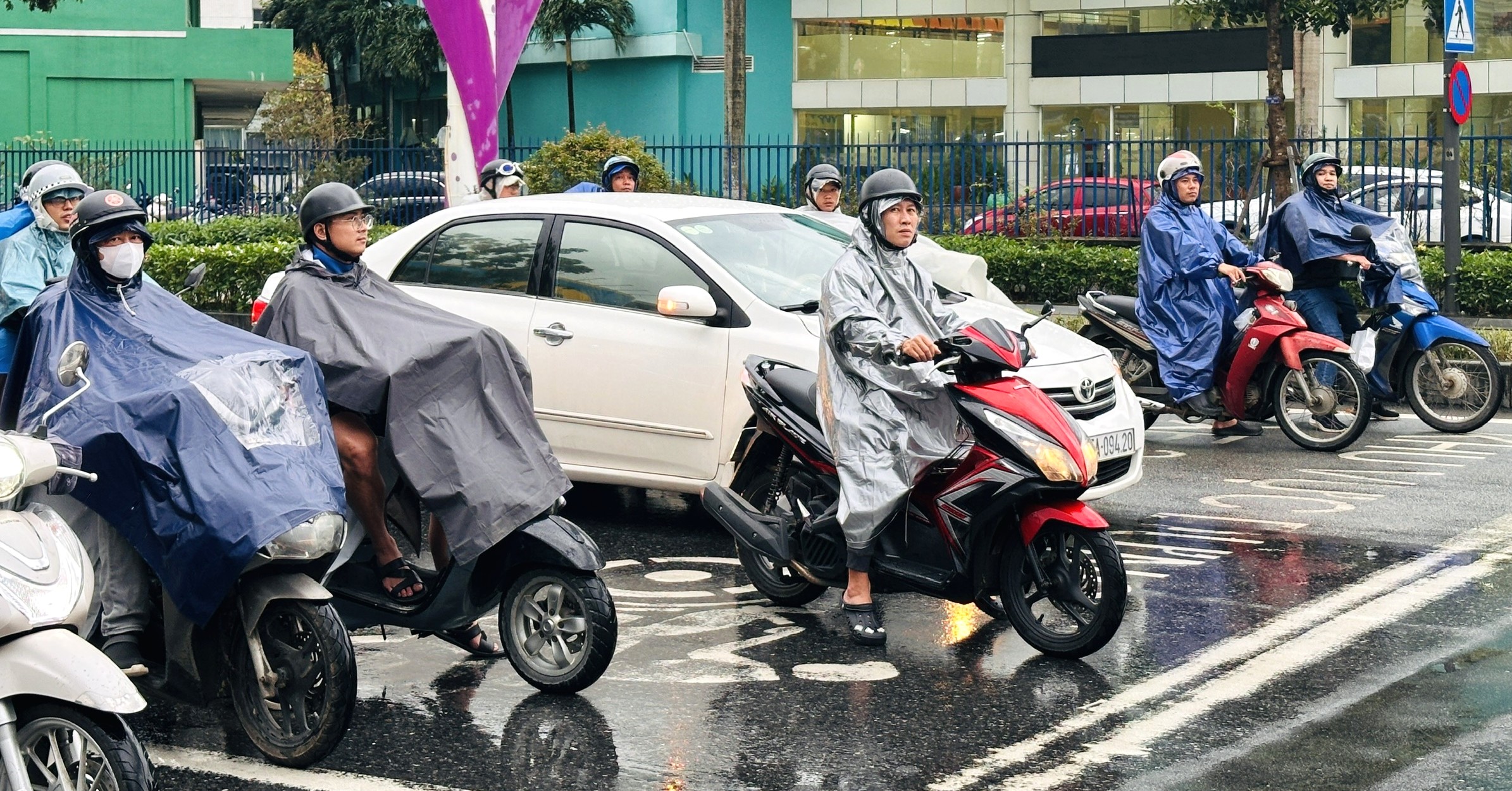 Chủ động ứng phó gió mạnh trên biển và mưa lớn trên đất liền