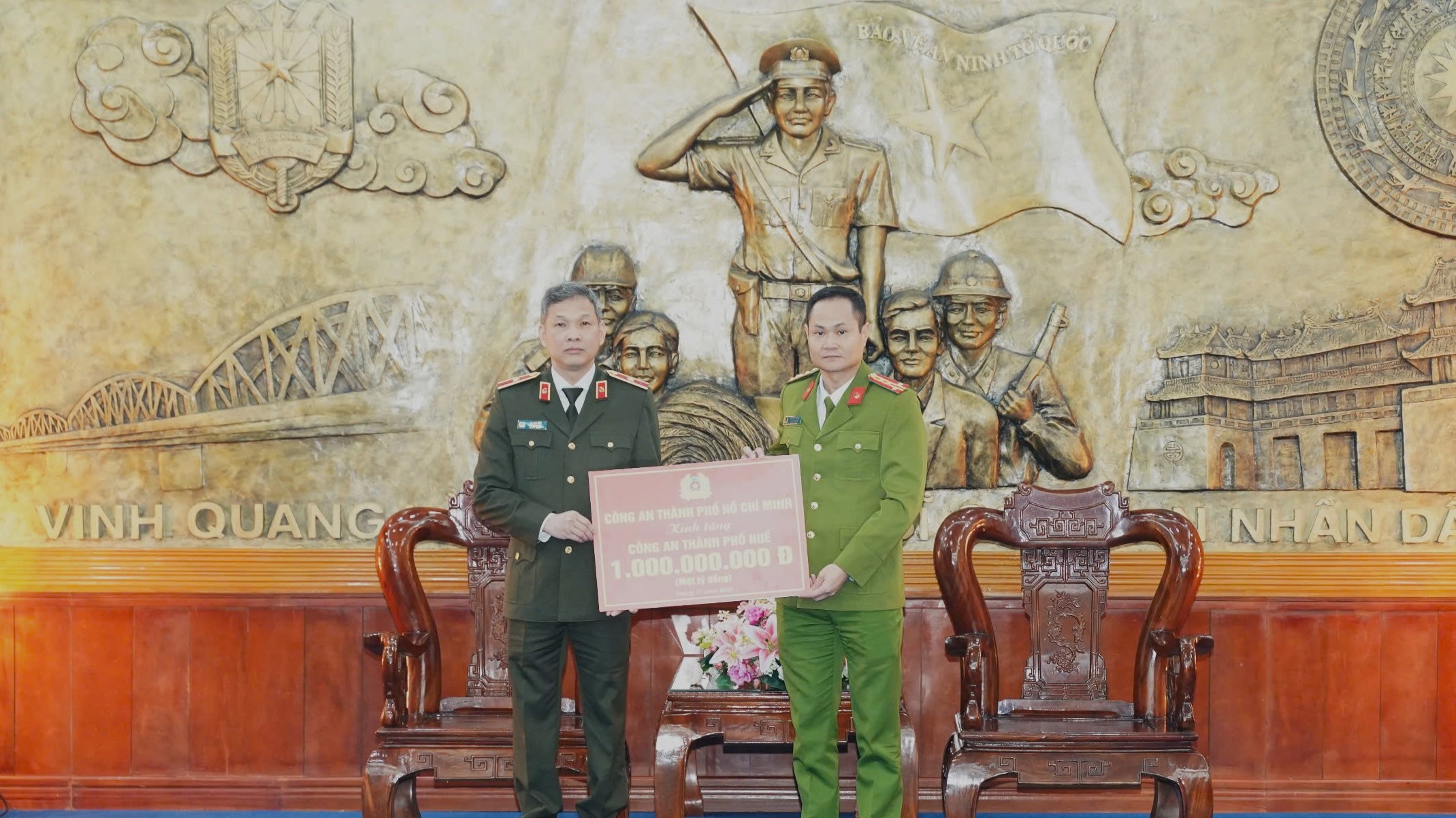 Công an TP Hồ Chí Minh và Thanh Hóa hỗ trợ Huế khắc phục hậu quả mưa lũ