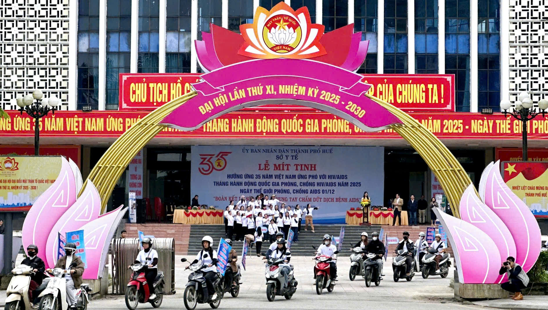 Mít tinh hưởng ứng Tháng hành động quốc gia phòng, chống HIV AIDS