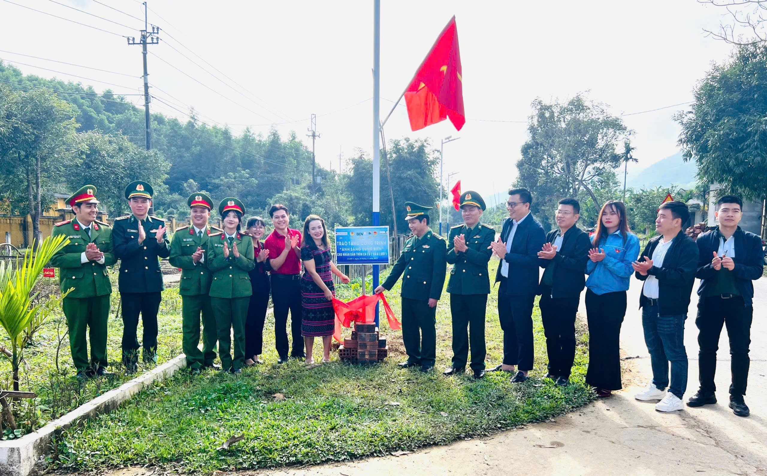 Khánh thành công trình “Ánh sáng vùng biên”