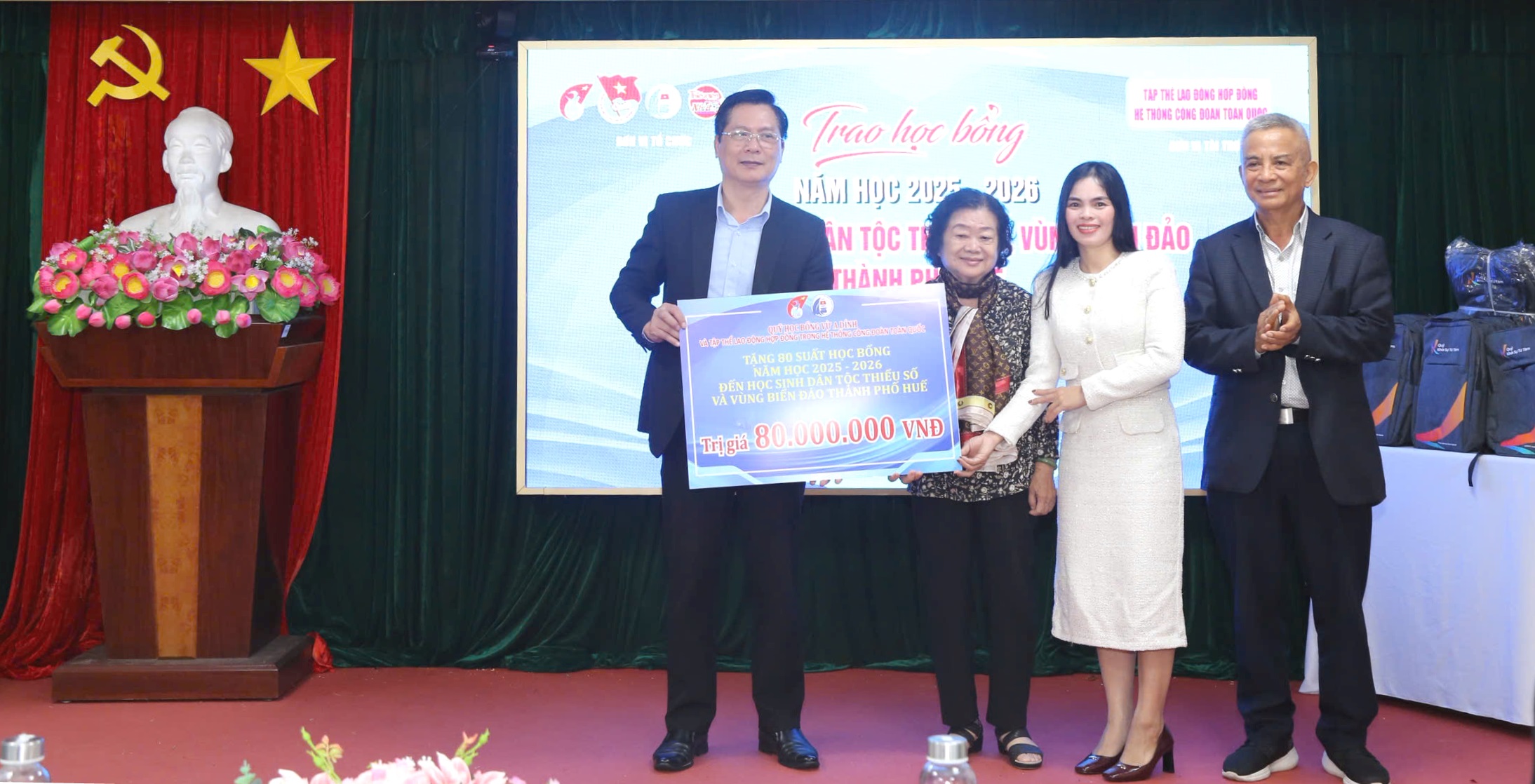 80 suất học bổng tiếp sức cho học sinh dân tộc thiểu số và vùng biển đảo