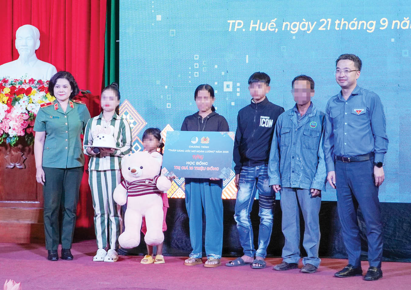 “Ánh sáng ấm” cho ngày trở lại