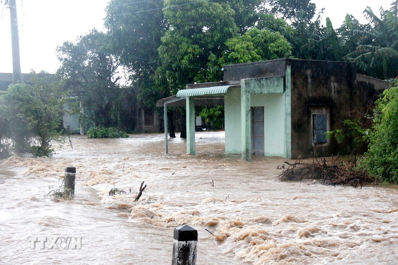 Bắc Bộ đón không khí lạnh tăng cường yếu, cảnh báo mưa lớn ở miền Trung