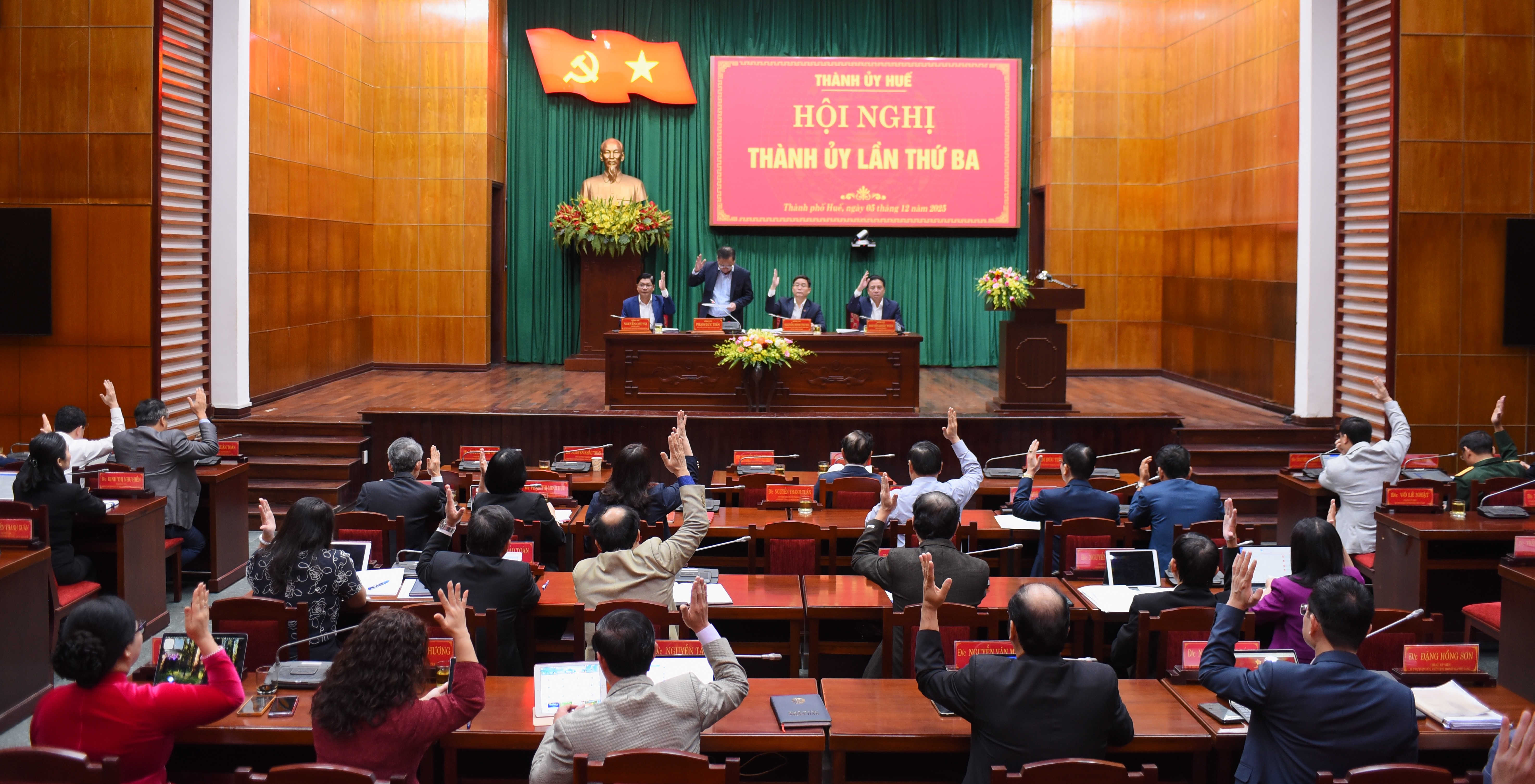 Khai mạc Hội nghị Thành ủy lần thứ 3