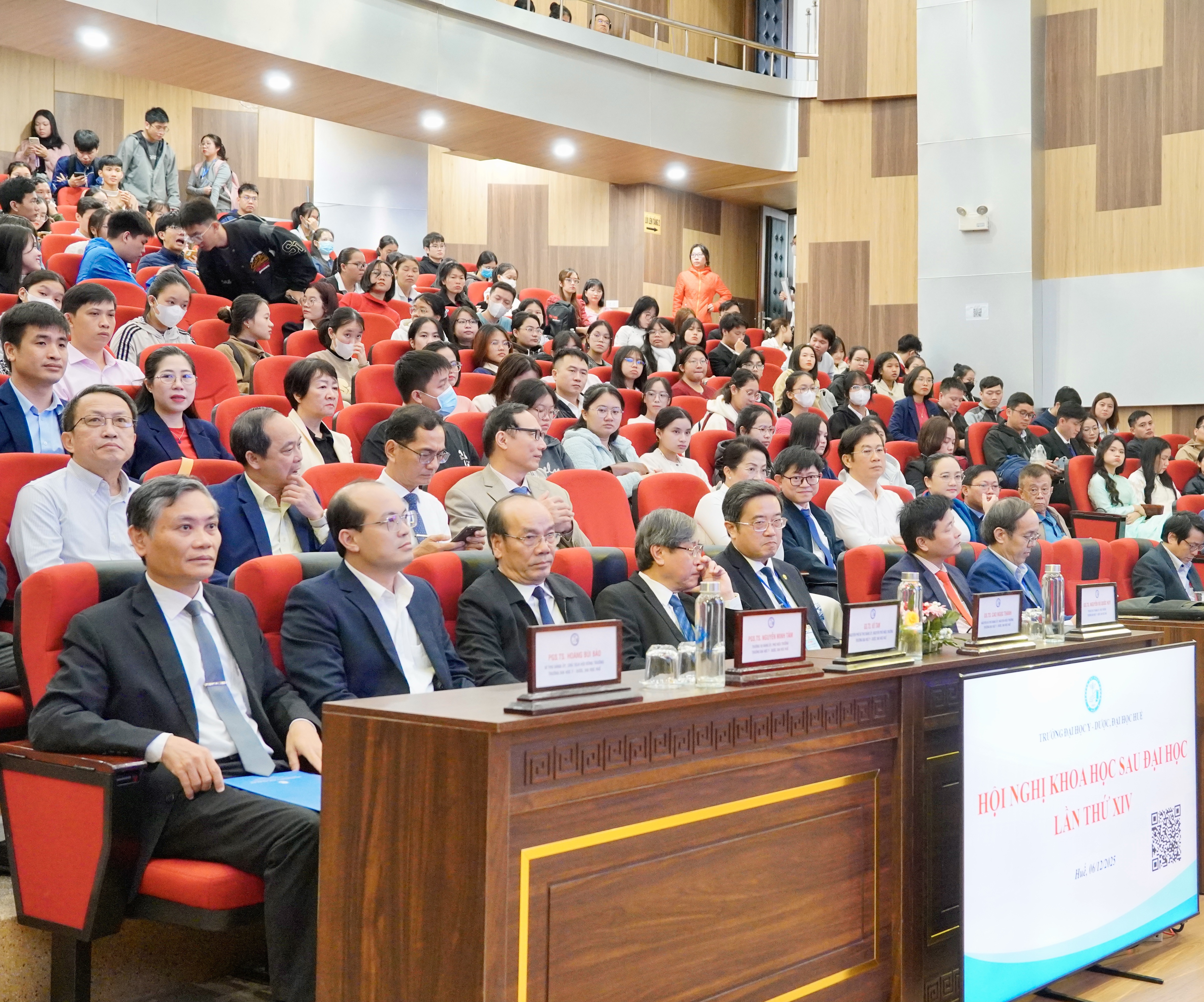 82 báo cáo khoa học được báo cáo tại hội nghị khoa học sau đại học lần thứ XIV