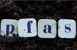 Pháp báo động về chất ô nhiễm vĩnh cửu trong nước uống