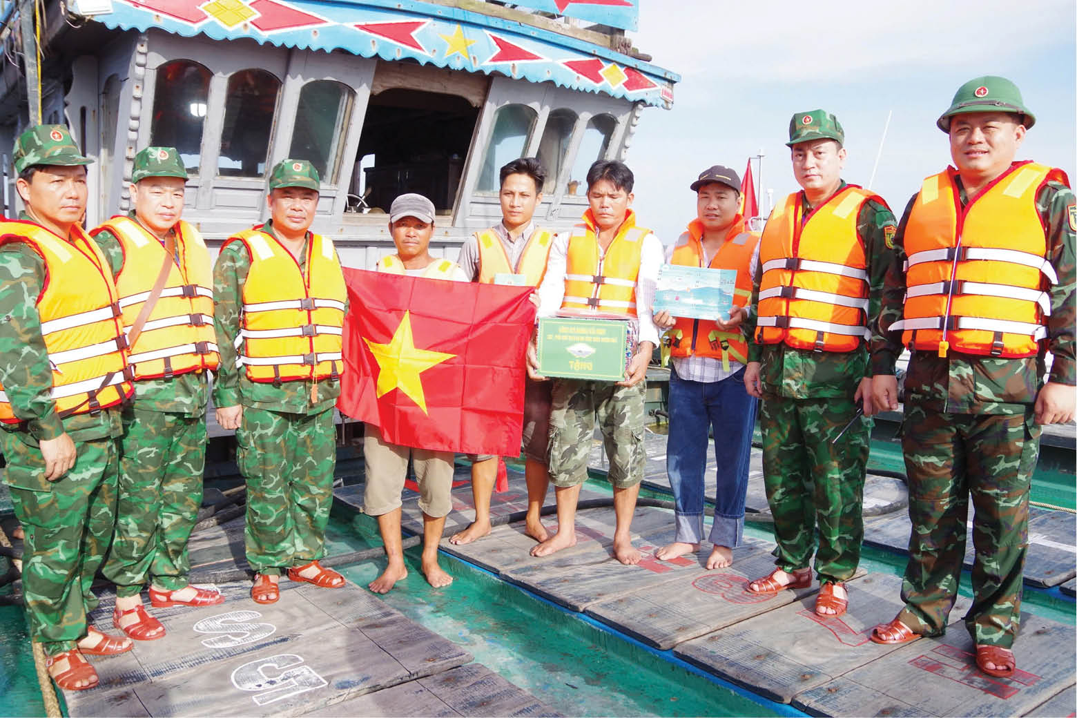 Hỗ trợ tàu cá giải bản  kiện toàn đội dân phòng