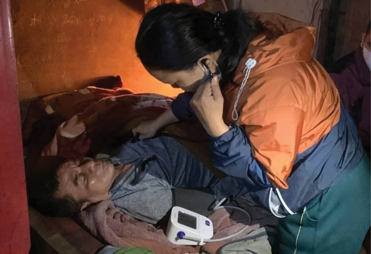 Nỗ lực chăm sóc người dân vùng cao mùa mưa lũ