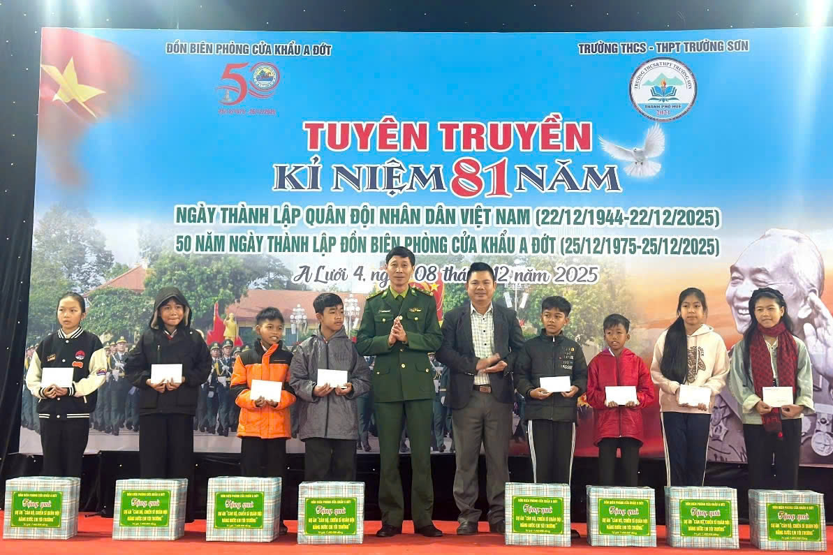 Tuyên truyền pháp luật và kỷ niệm Ngày thành lập Quân đội nhân dân Việt Nam