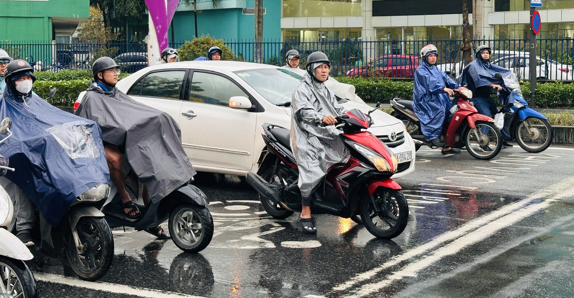 Ứng phó với áp thấp nhiệt đới và mưa lớn