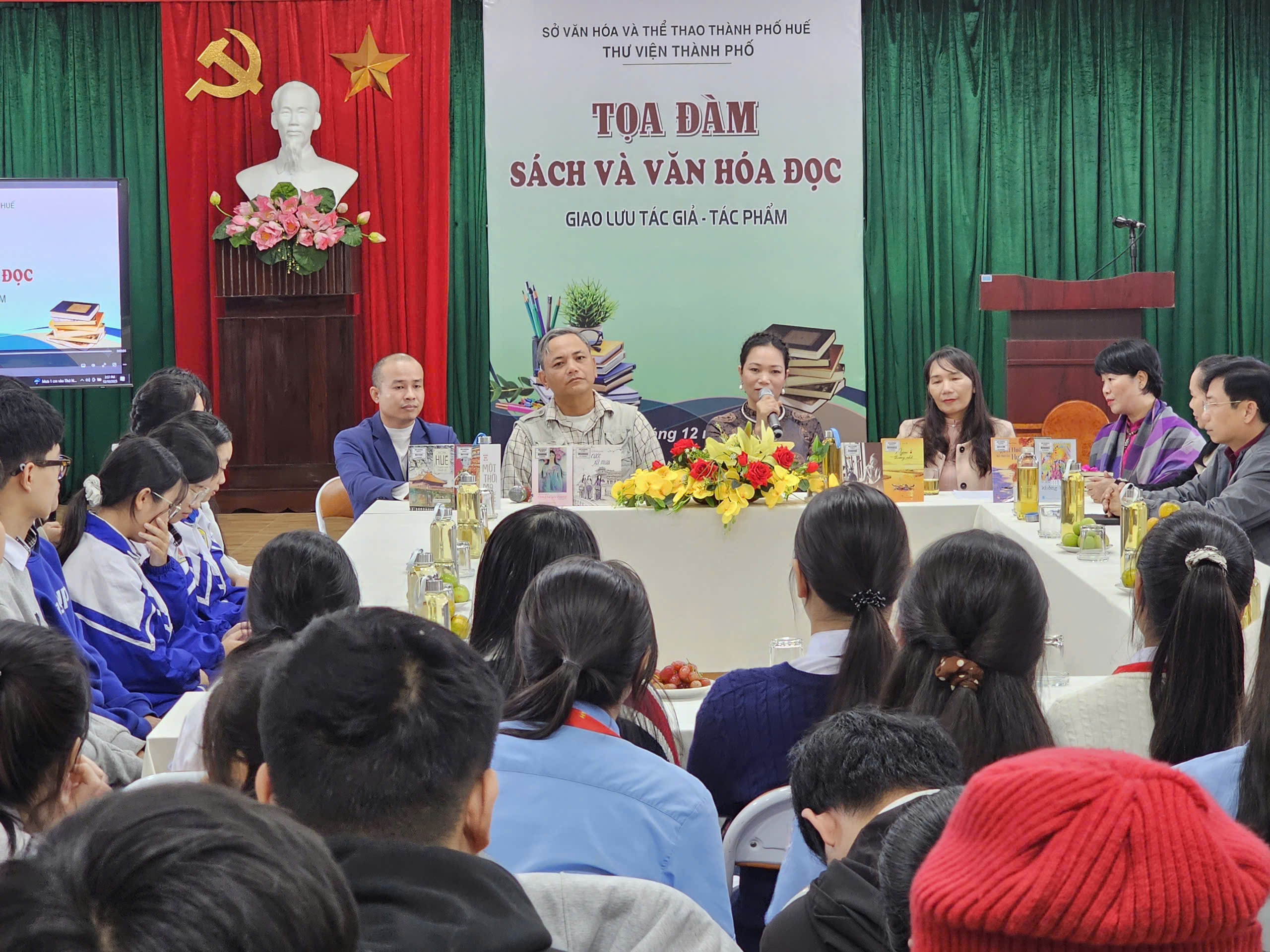 Nhà văn Huế truyền cảm hứng đọc cho học sinh