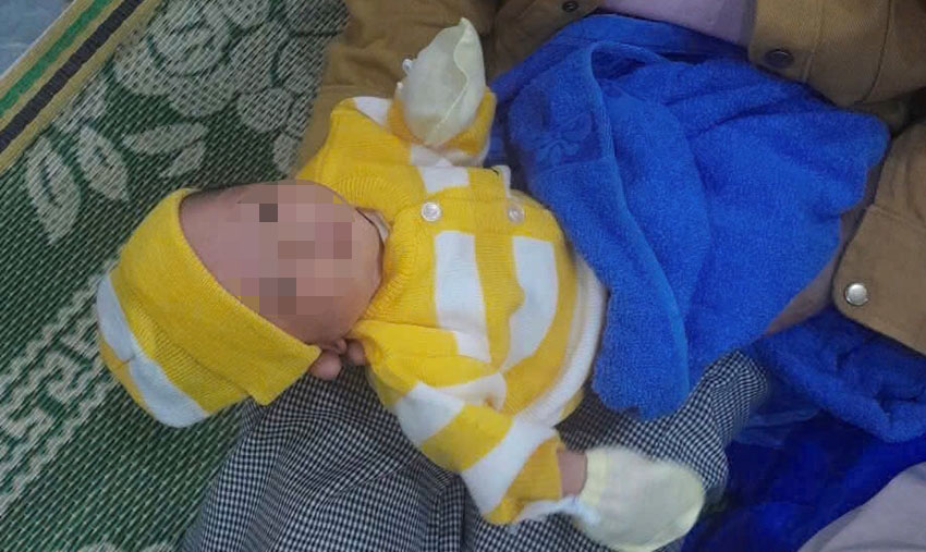 Tìm người thân bé trai bị bỏ rơi