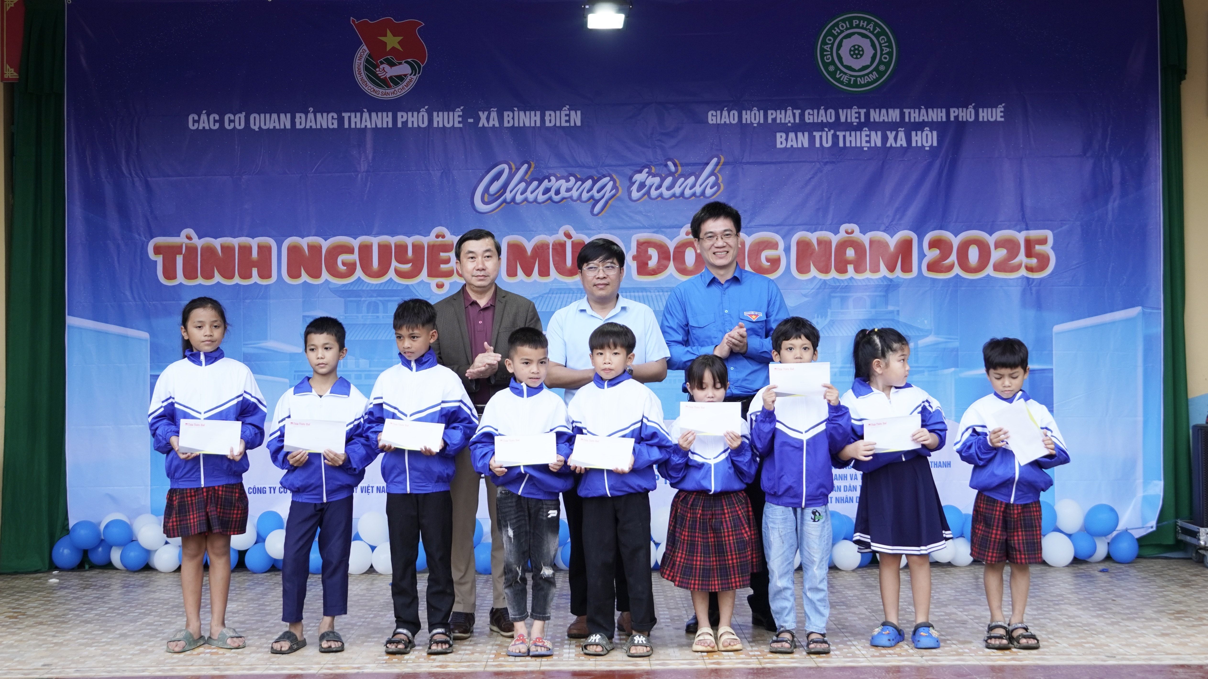 Tuổi trẻ các cơ quan Đảng TP Huế ra quân “Tình nguyện mùa đông” tại Bình Điền