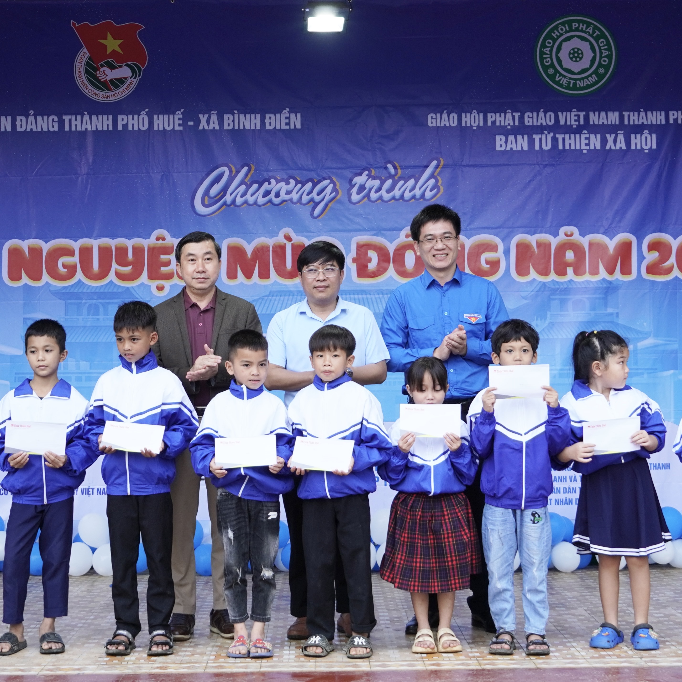 Tuổi trẻ các cơ quan Đảng TP Huế ra quân “Tình nguyện mùa đông” tại Bình Điền