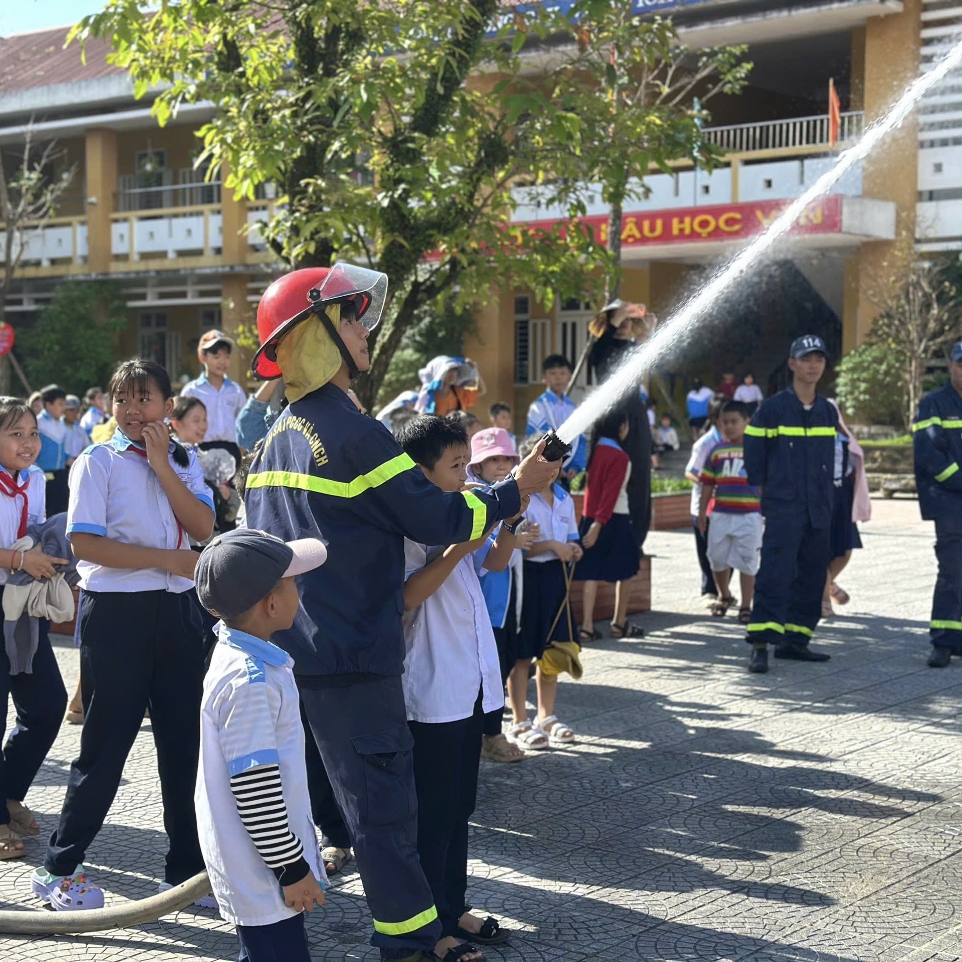 Đẩy mạnh tuyên truyền, thực hành phòng cháy, chữa cháy và cứu nạn, cứu hộ tại cơ sở giáo dục