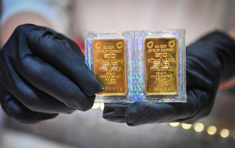 Giá vàng ngày 15 12 Vàng miếng tiếp tục leo lên mức đỉnh mới, 156,8 triệu đồng lượng