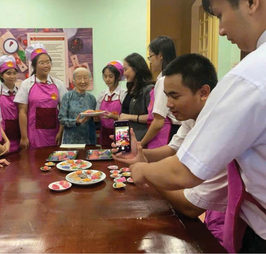 Giữ văn hóa Huế từ kết nối thế hệ