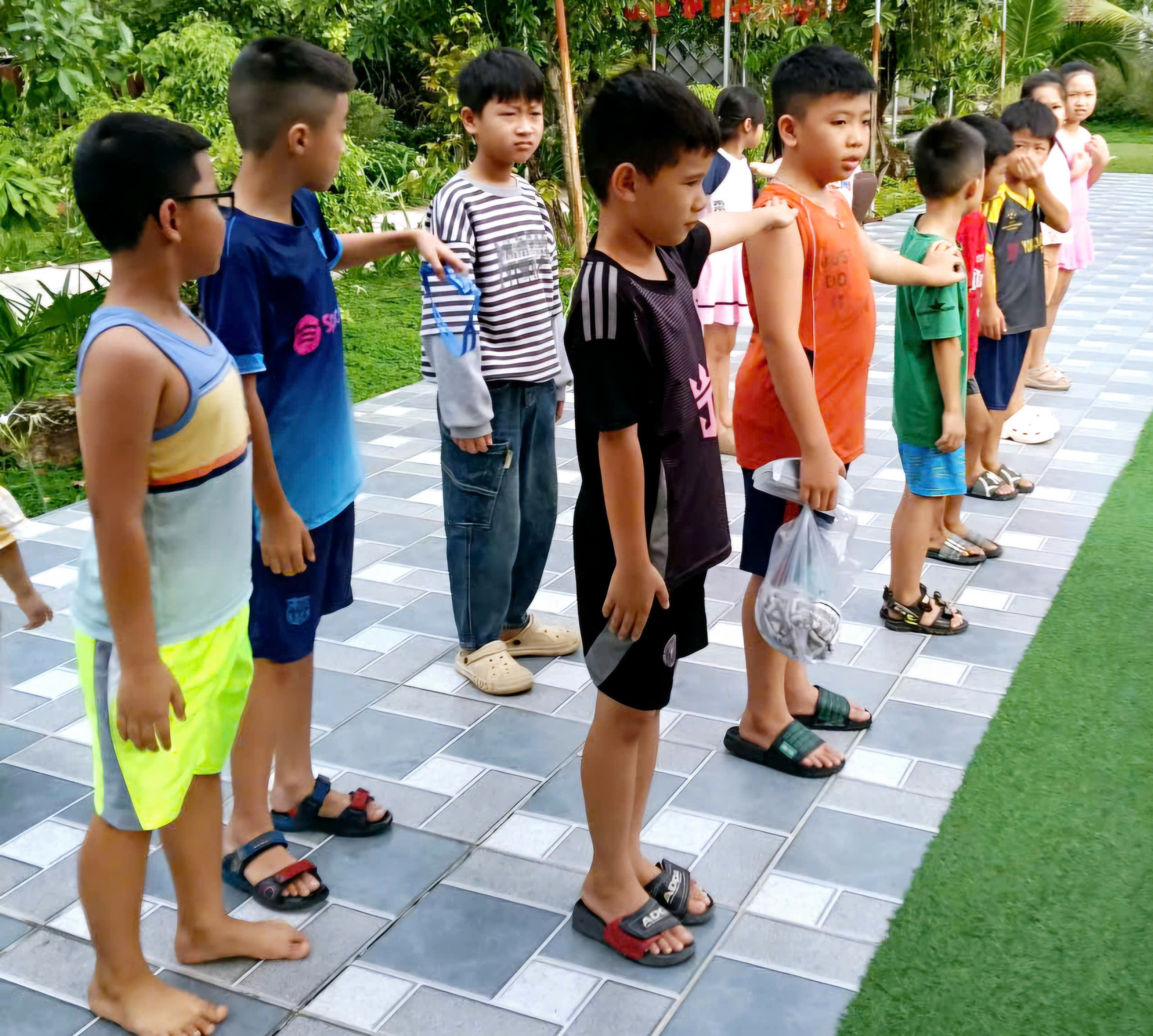 Xây dựng và mở rộng cơ sở vật chất cùng chương trình dạy bơi an toàn