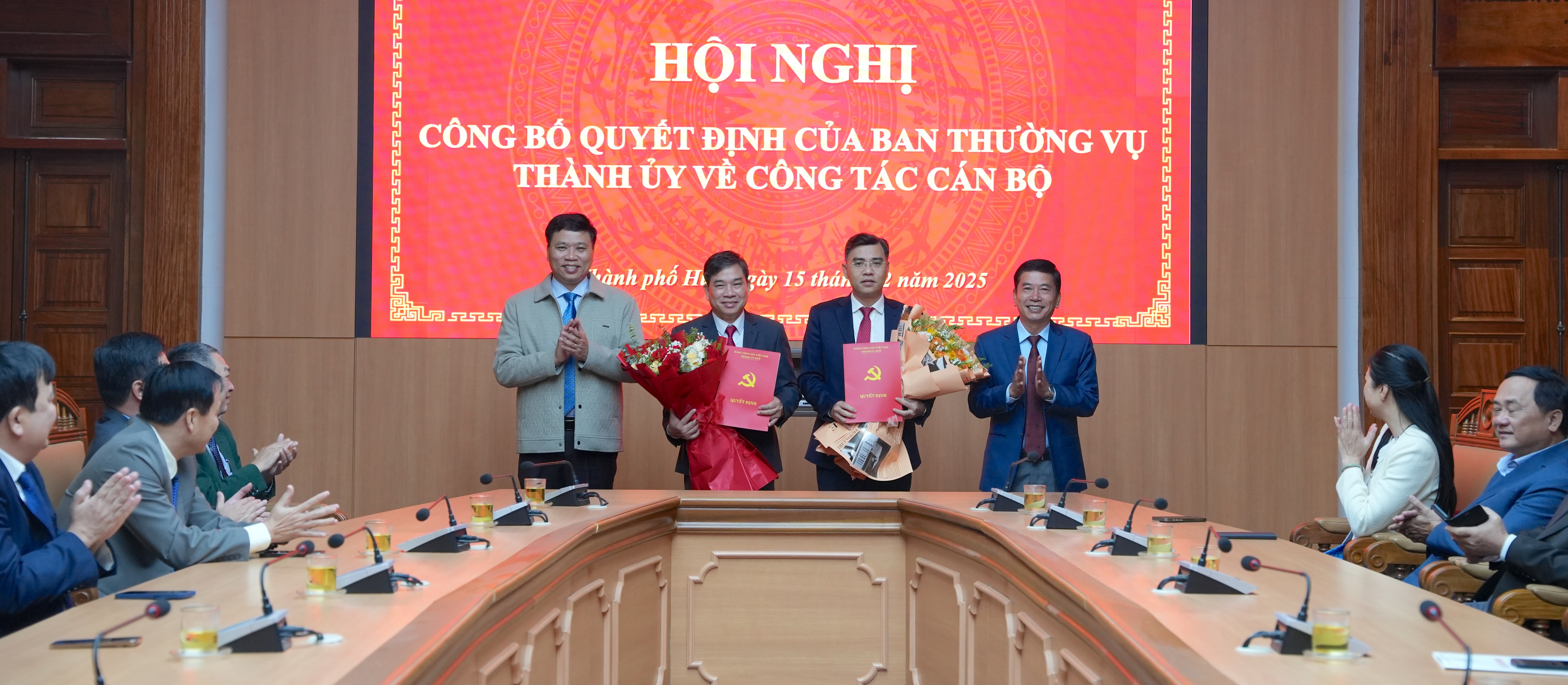 Thành ủy Huế công bố các quyết định về công tác cán bộ