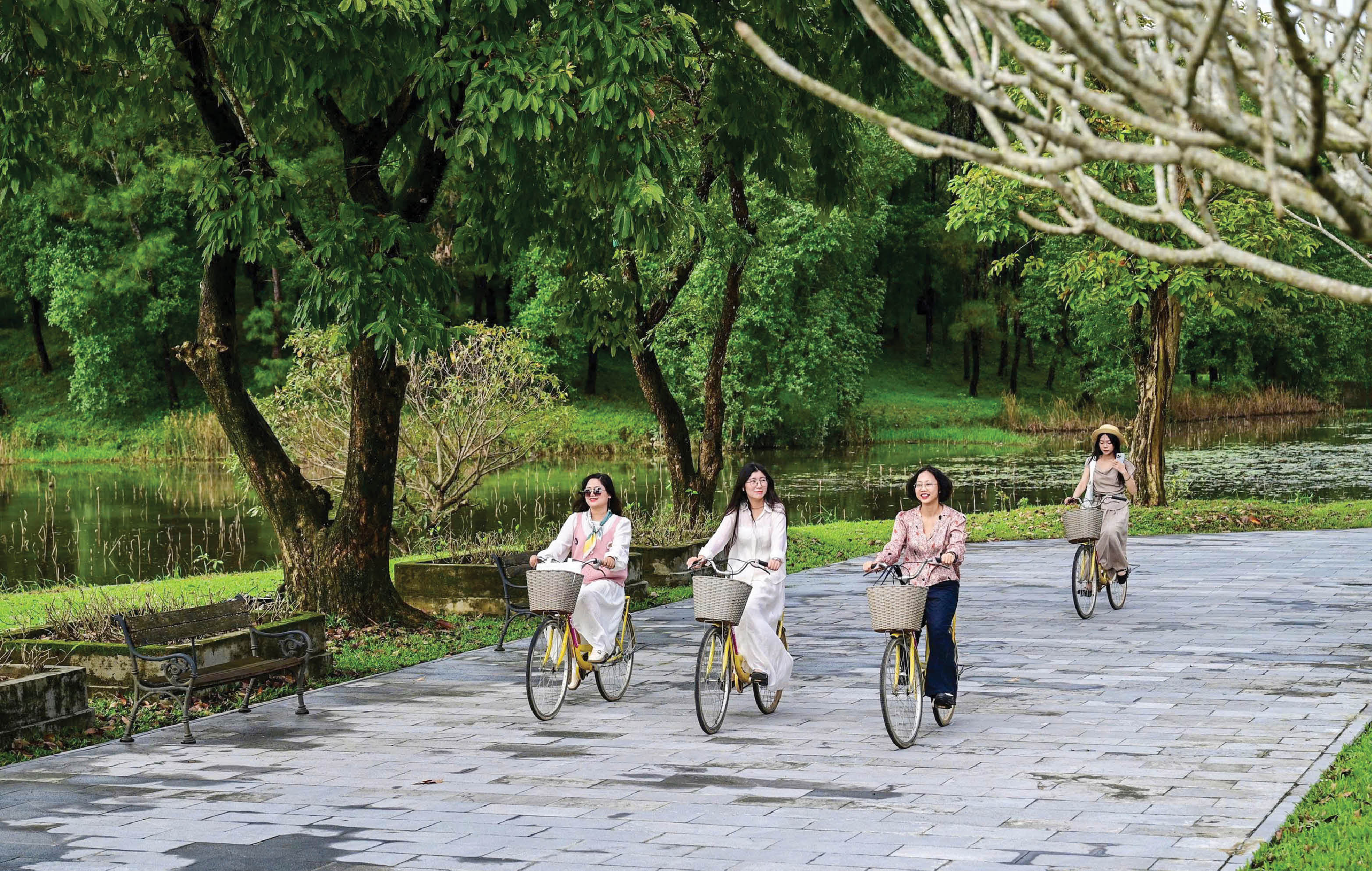 Cân bằng giữa khai thác du lịch bảo vệ tài nguyên