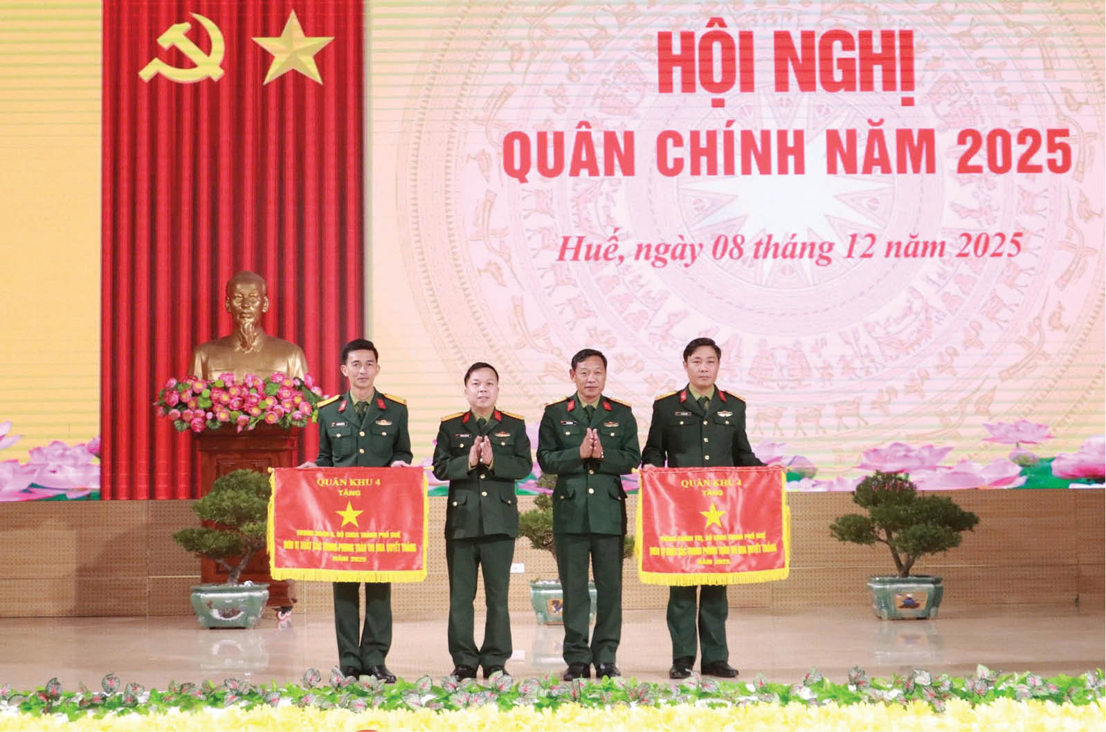 Xây dựng lực lượng vũ trang vững mạnh toàn diện