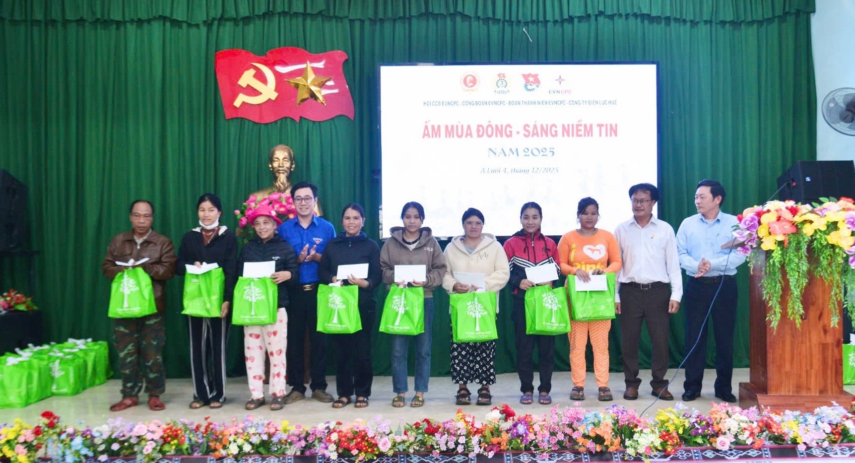 Đoàn EVNCPC và Công ty Điện lực Huế tổ chức chuỗi hoạt động tri ân, hỗ trợ cộng đồng